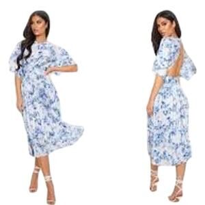 NWT Pretty Little Thing Blue Floral Pleated Maxi Dress Open Back Size 0